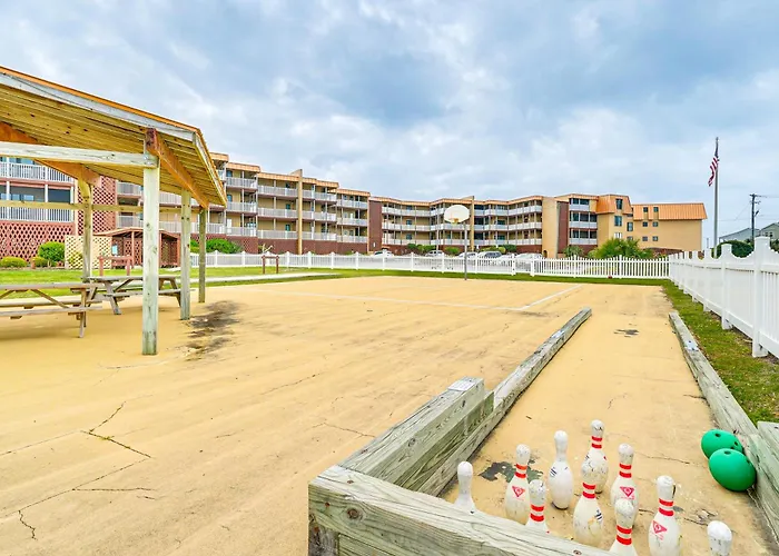 Airy Oceanfront Condo: Beach Views & Pool Access!